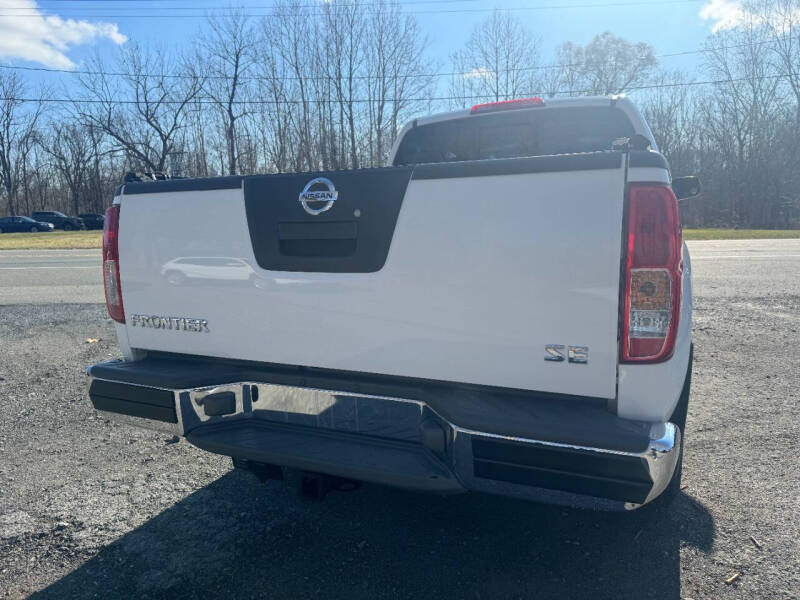 2005 Nissan Frontier SE photo 8