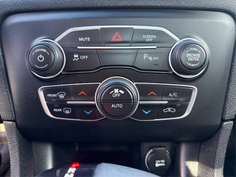 2017 Dodge Charger SXT