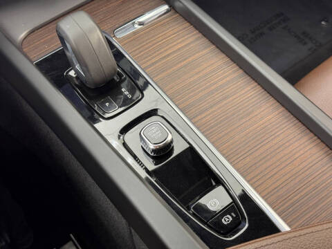 2022 Volvo XC60 Recharge T8 Inscription Expression