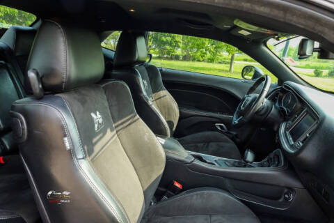 2017 Dodge Challenger 392 HEMI Scat Pack Shaker