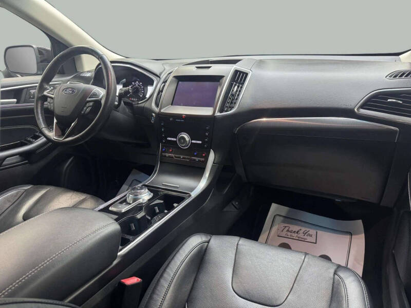 2020 Ford Edge Titanium
