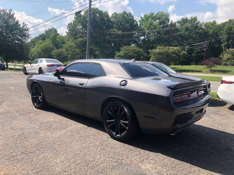 2017 Dodge Challenger R/T Shaker