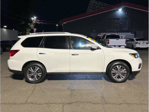 2020 Nissan Pathfinder for sale at Carros Usados Fresno in Fresno CA