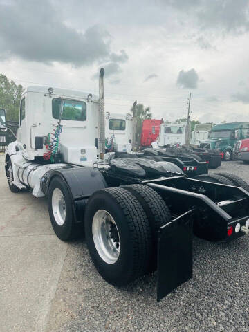 2015 Kenworth T-680 Day Cab