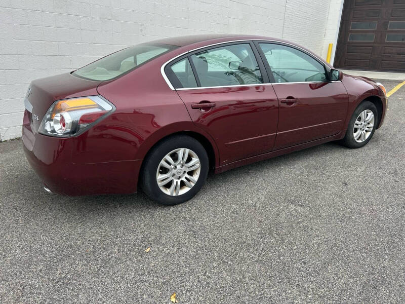 2011 Nissan Altima S photo 7