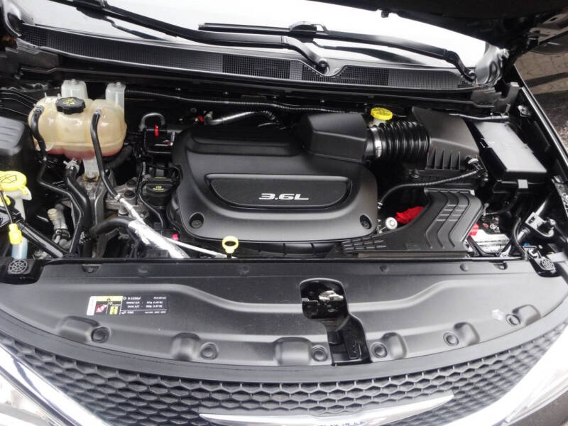 2017 Chrysler Pacifica Touring-L
