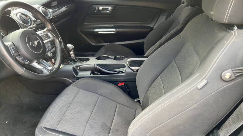 2017 Ford Mustang V6