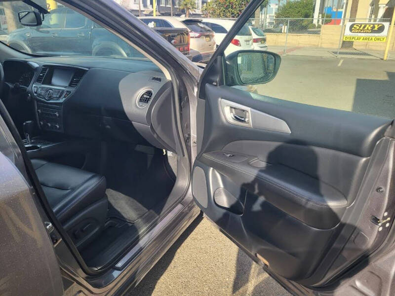 2020 Nissan Pathfinder SL