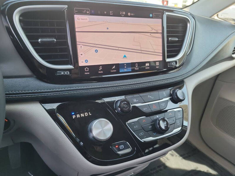 2024 Chrysler Pacifica Plug-In Hybrid Select