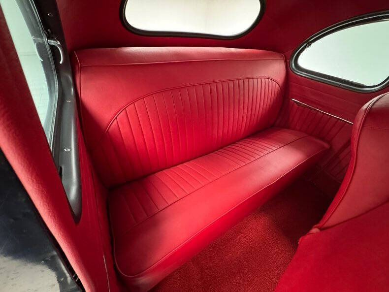 1948 Ford Super Deluxe