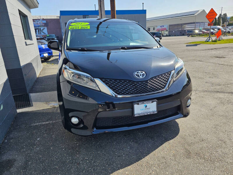 2017 Toyota Sienna SE 8-Passenger