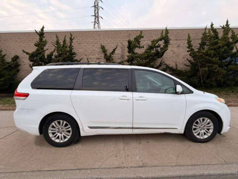 2013 Toyota Sienna XLE 8-Passenger