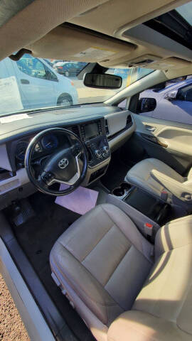 2018 Toyota Sienna XLE 7-Passenger Auto Access Seat