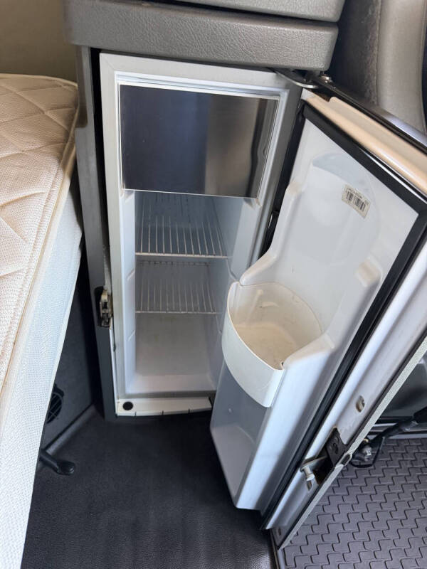 2023 Volvo VNR - Photo 16