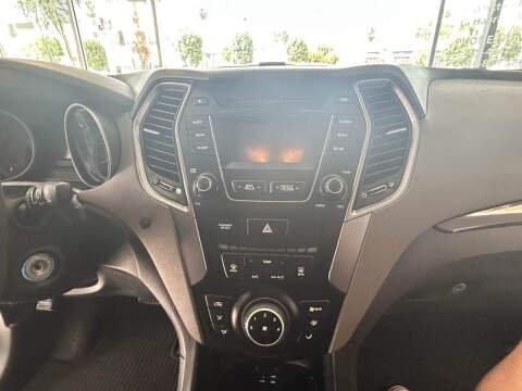 2016 Hyundai Santa Fe SE