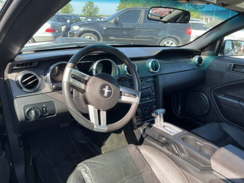 2005 Ford Mustang V6 Deluxe