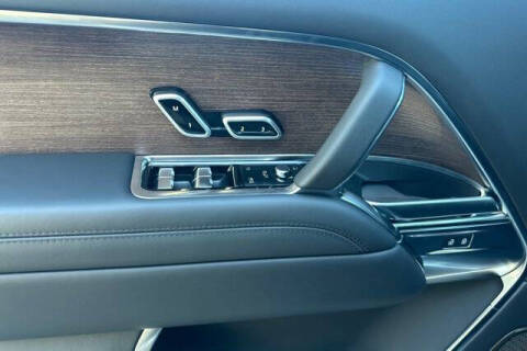 2025 Land Rover Range Rover P550e Autobiography