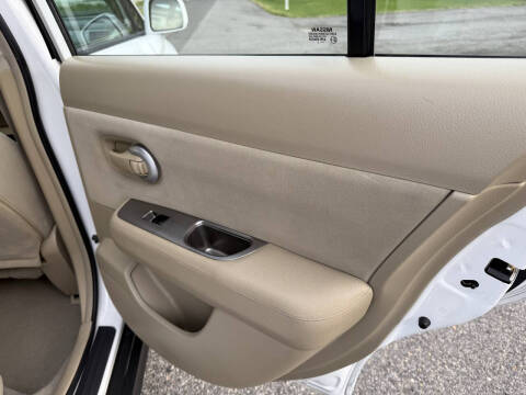 2011 Nissan Versa 1.8 SL