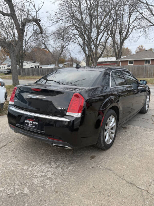 2016 Chrysler 300 Limited