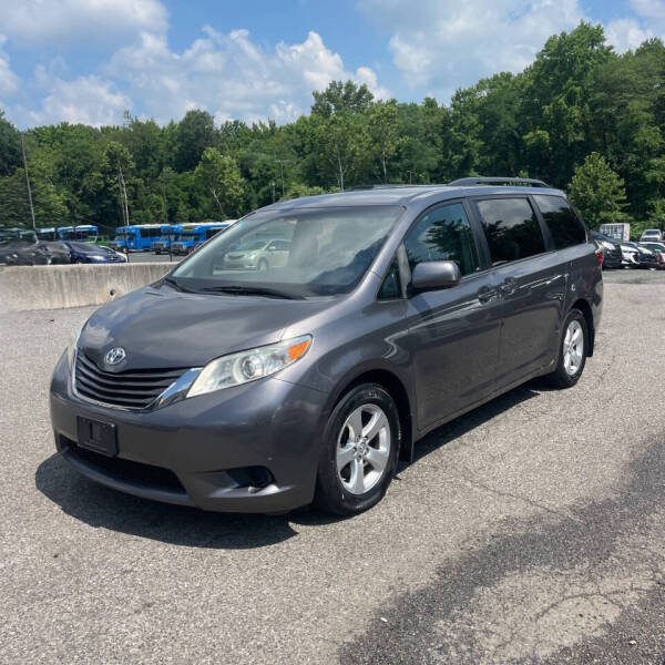 2017 Toyota Sienna LE 8-Passenger