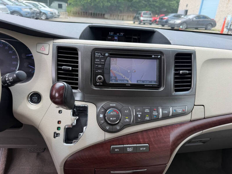 2013 Toyota Sienna XLE 8-Passenger
