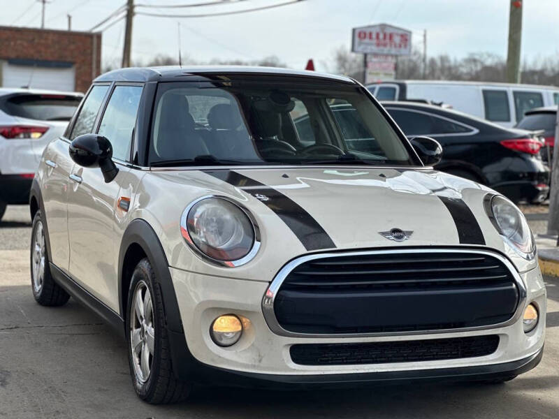 2018 MINI Cooper Base's photo