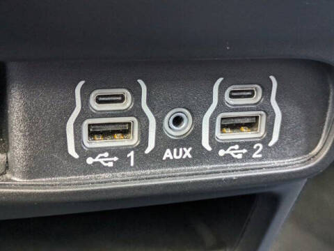 2025 Chrysler Voyager LX