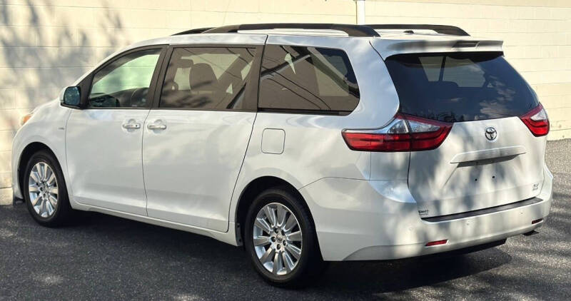 2016 Toyota Sienna XLE 7-Passenger