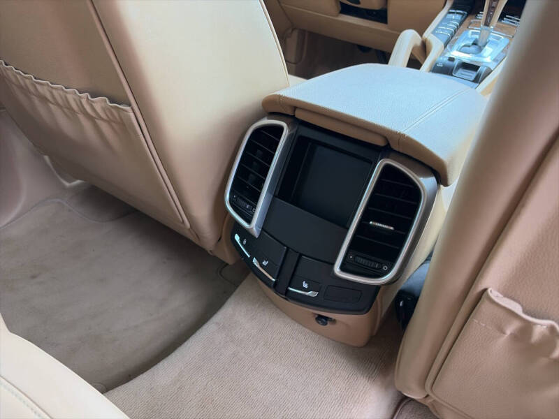 2014 Porsche Cayenne Platinum