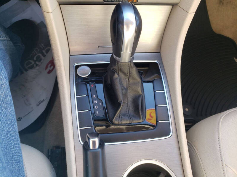 2015 Volkswagen Passat 1.8T SE