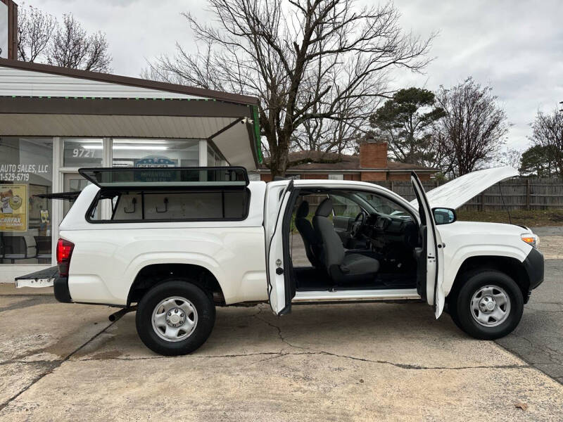 2020 Toyota Tacoma SR photo 10