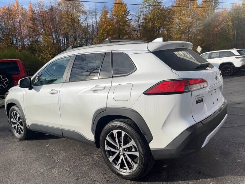 2024 Toyota Corolla Cross XLE