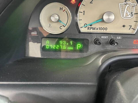 2004 Ford Thunderbird Deluxe