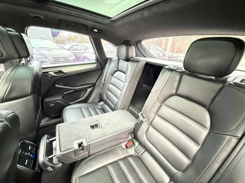 2018 Porsche Macan Turbo