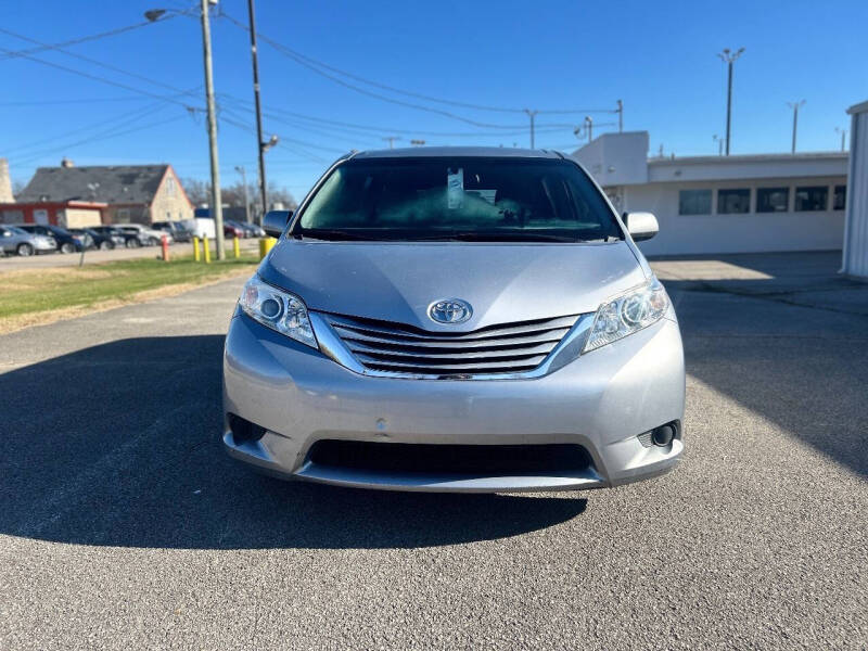 2017 Toyota Sienna LE 8-Passenger