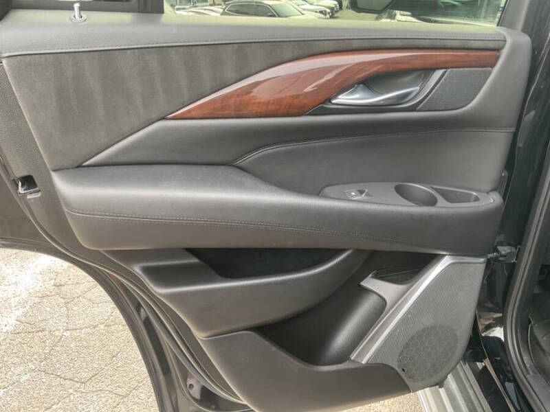 2017 Cadillac Escalade Luxury