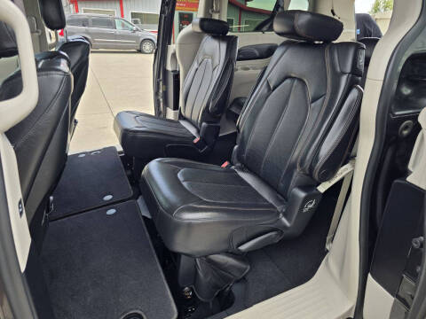 2017 Chrysler Pacifica Touring-L Plus