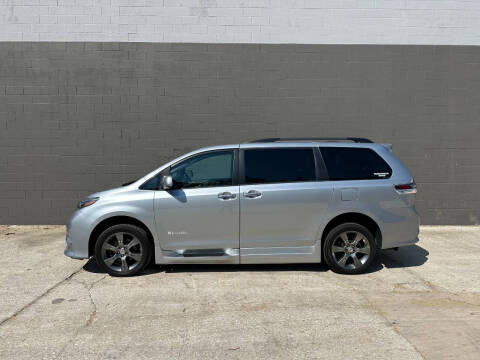 2016 Toyota Sienna SE 8-Passenger