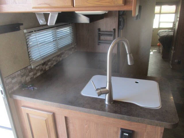 2016 Forest River Flagstaff Vlite 30WTBSK