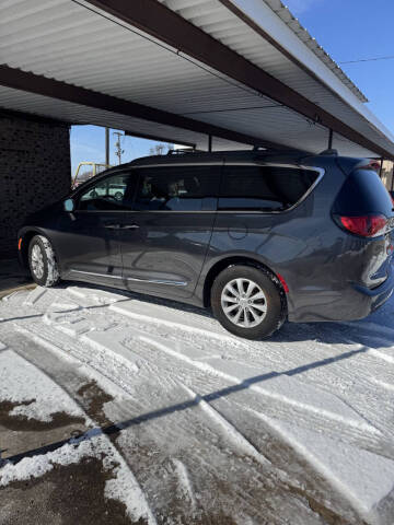 2017 Chrysler Pacifica Touring-L