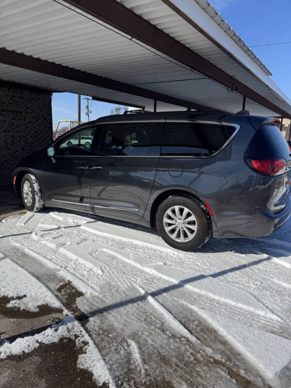 2017 Chrysler Pacifica Touring-L
