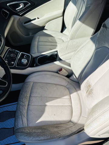 2017 Chrysler 200 Limited Platinum