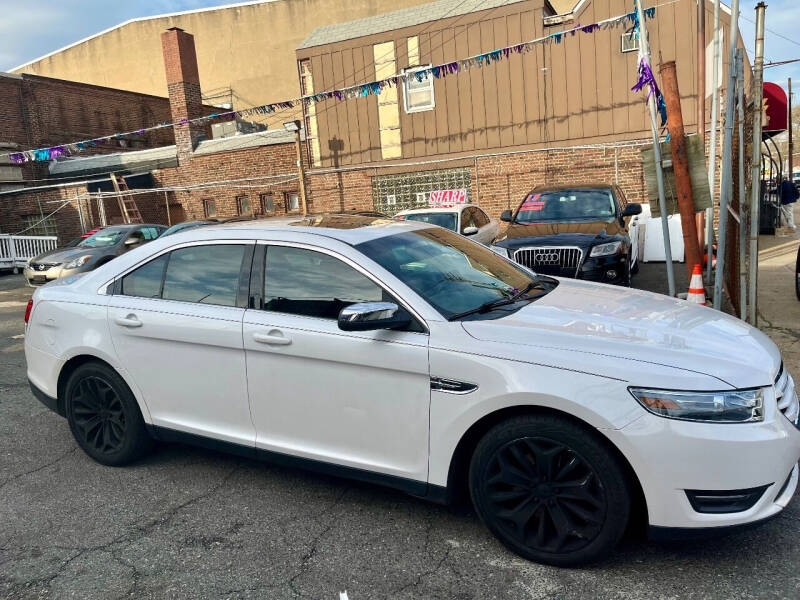 2013 Ford Taurus Limited photo 2