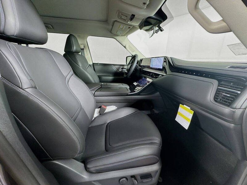 2026 Infiniti QX80 Pure