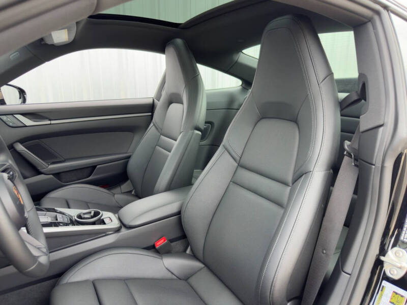 2025 Porsche 911 Carrera