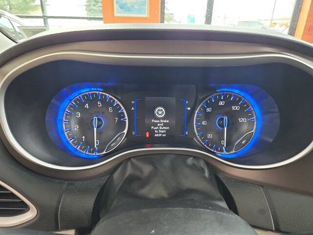 2022 Chrysler Voyager LX