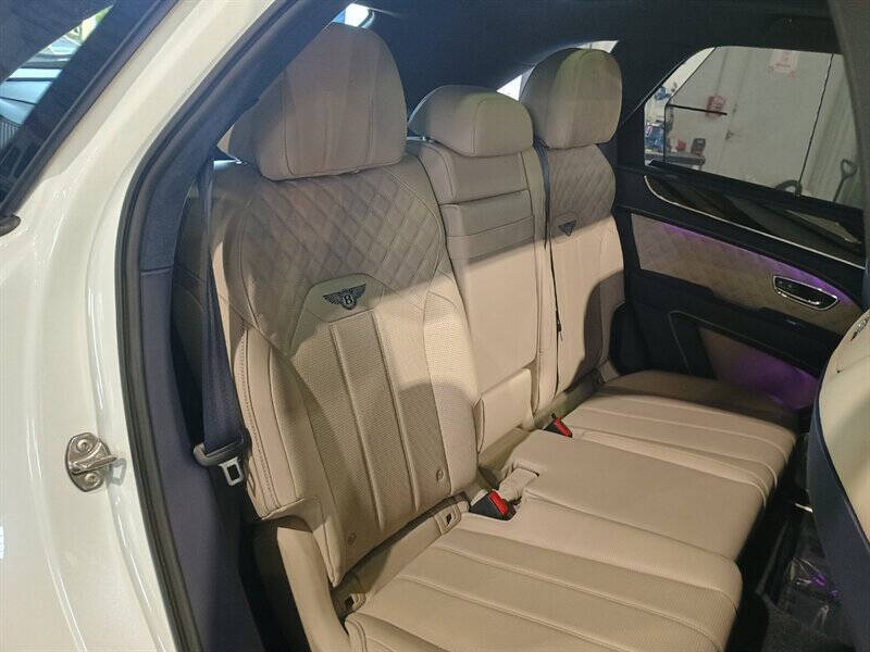 2023 Bentley Bentayga 76