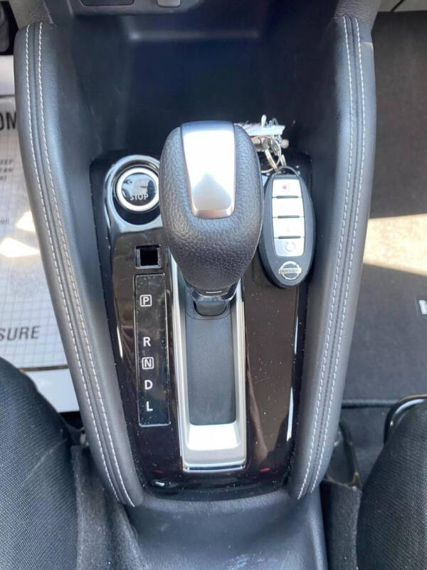 2020 Nissan Kicks SR