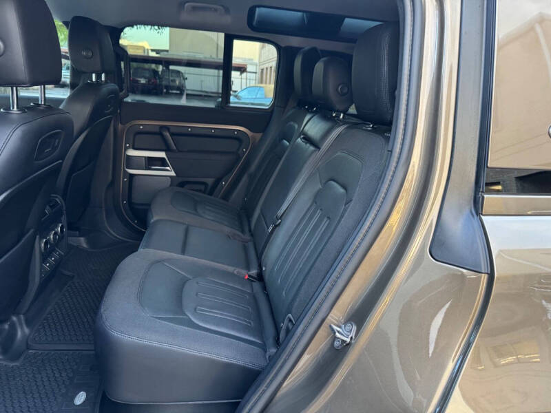 2020 Land Rover Defender 110 SE