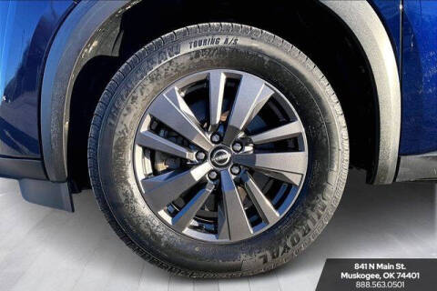 2022 Nissan Pathfinder SV